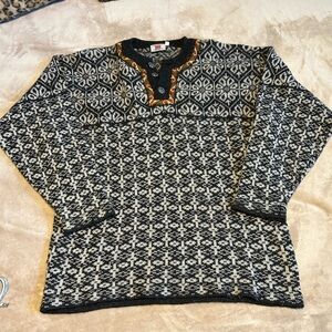 Men's Black and Gray Sweater